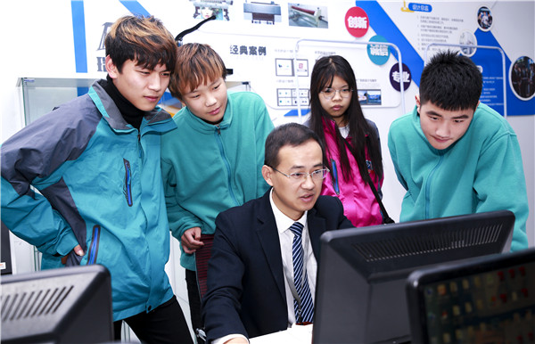 初中毕业的男生可以学什么?哪些<a href=http://njxh.cn target=_blank class=infotextkey>专业</a>好就业？