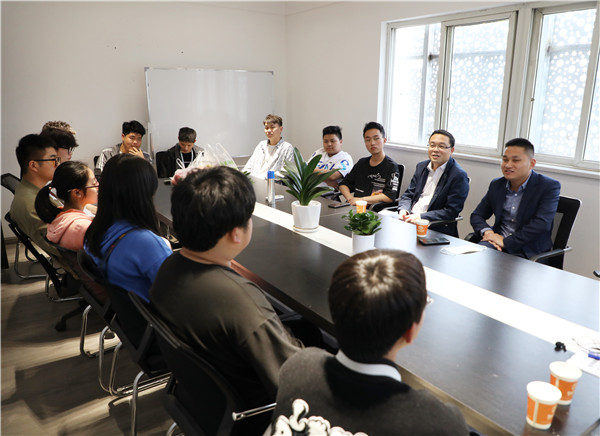 暖心回访见证成长,爱与责任一路相随 暖心回访见证成长,爱与责任一路相随